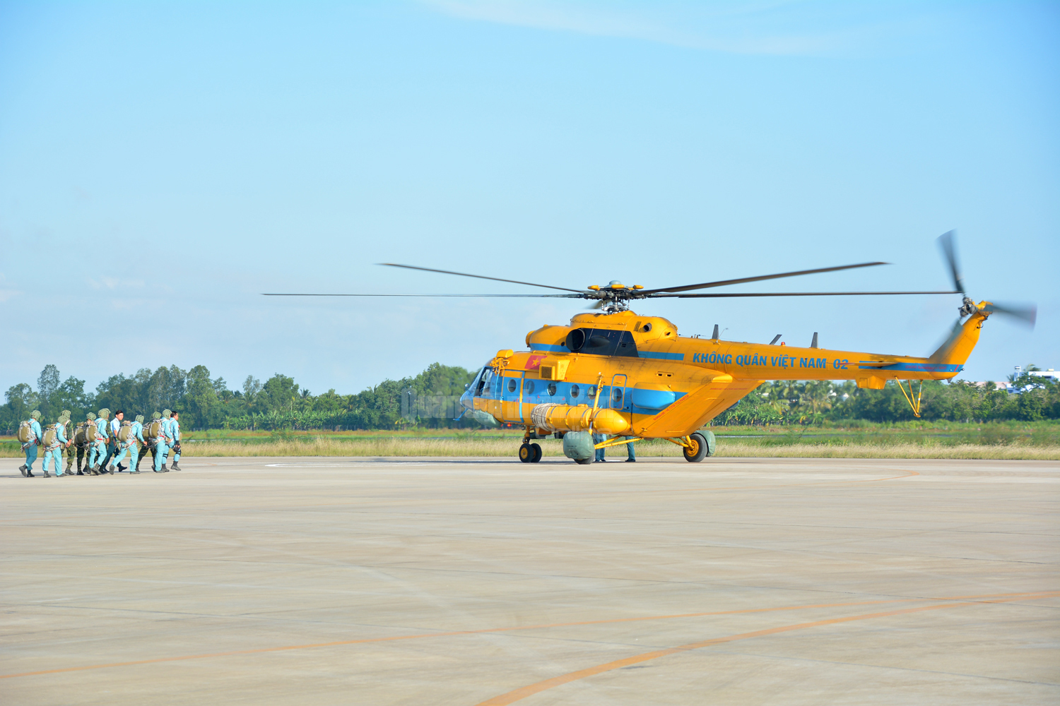 Những năm gần đây, bộ đội đặc công còn tổ chức huấn luyện nhảy dù và đổ bộ đường không.